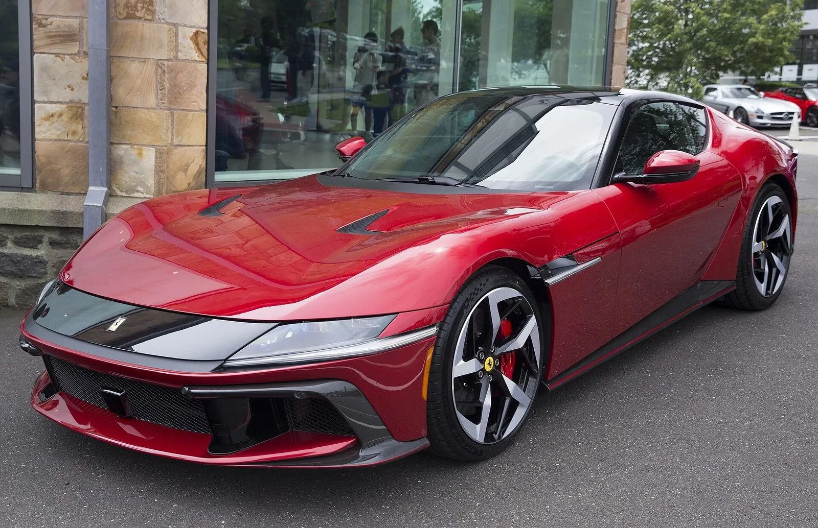 Rent Ferrari 12Cilindri in Dubai